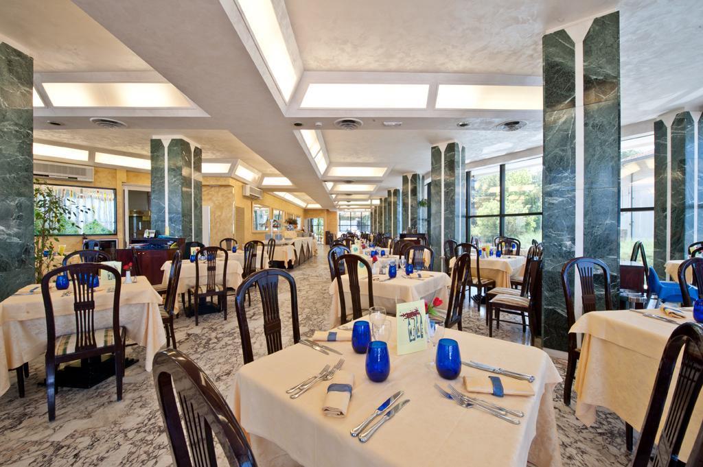 Hotel Diplomat Palace Rimini Exterior photo