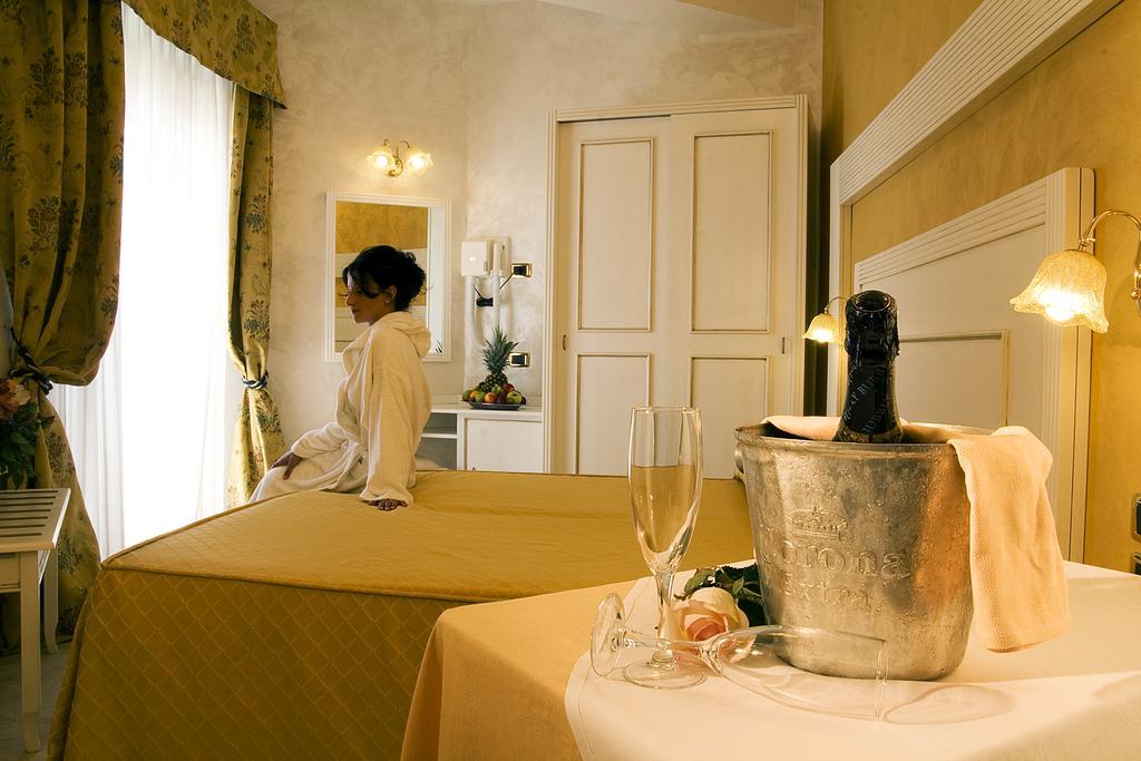 Hotel Diplomat Palace Rimini Exterior photo