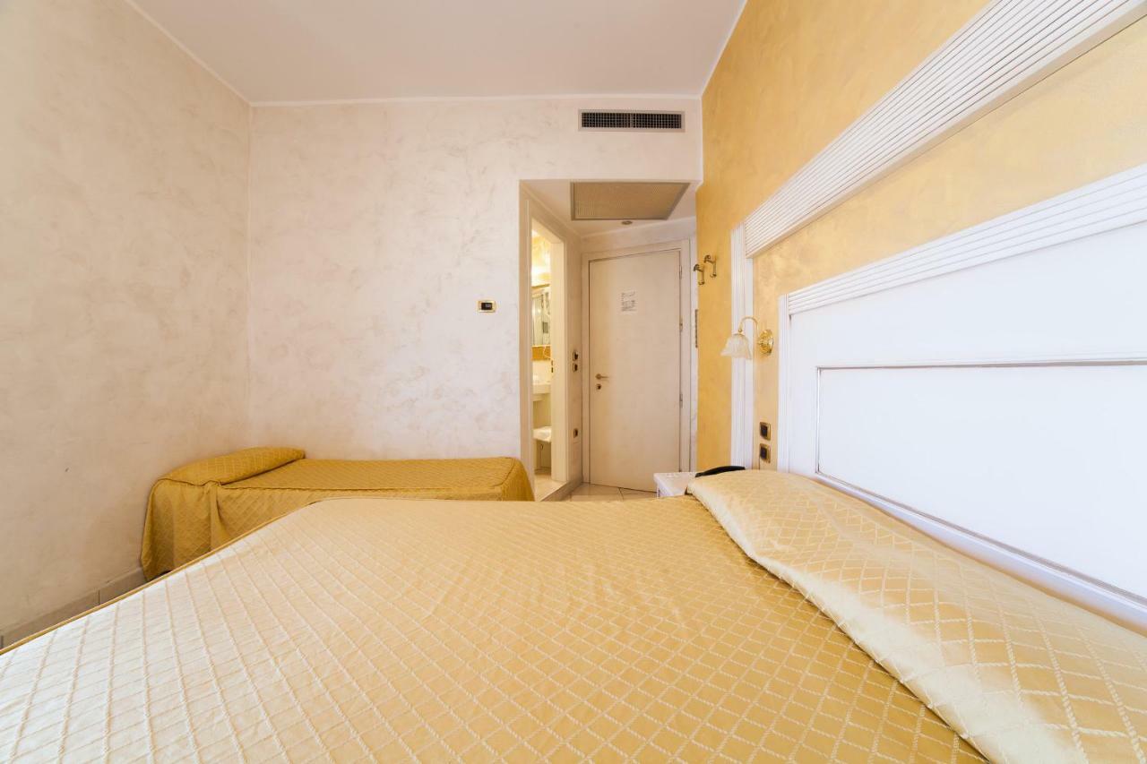 Hotel Diplomat Palace Rimini Exterior photo