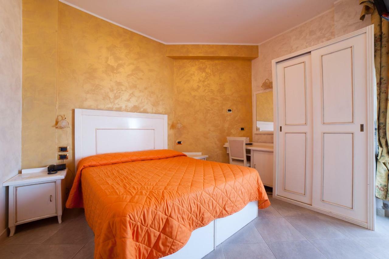 Hotel Diplomat Palace Rimini Exterior photo