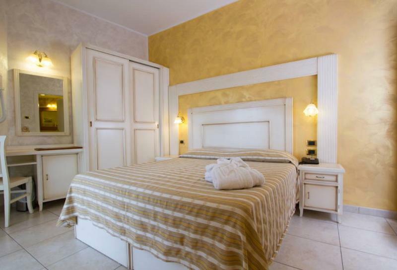 Hotel Diplomat Palace Rimini Exterior photo